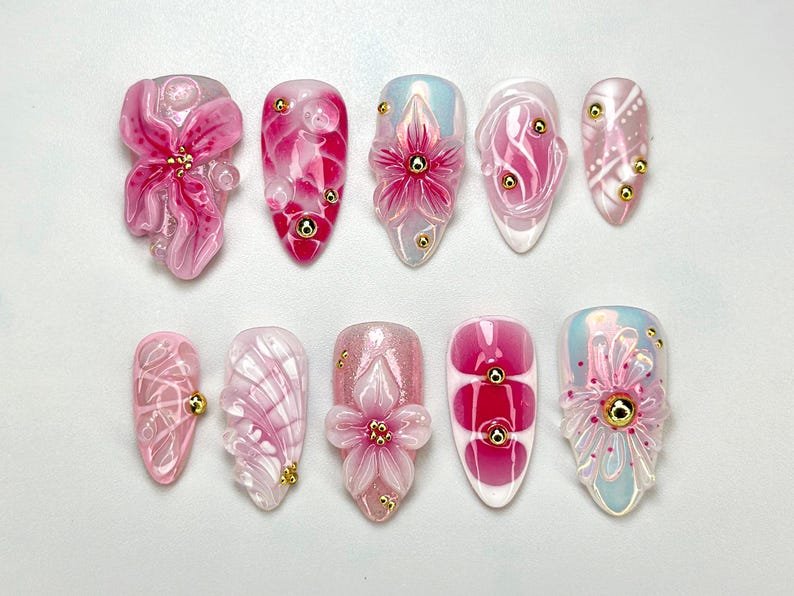 Romantic Blush Pink Press-On Nails | Handmade Floral Nail Art | Glossy Floral Nail Design| Blush Pink & Gold Nails | Luxury Nail Art|JC696HC
