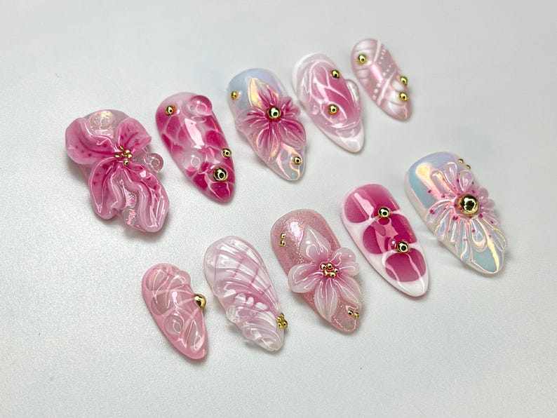 Romantic Blush Pink Press-On Nails | Handmade Floral Nail Art | Glossy Floral Nail Design| Blush Pink & Gold Nails | Luxury Nail Art|JC696HC