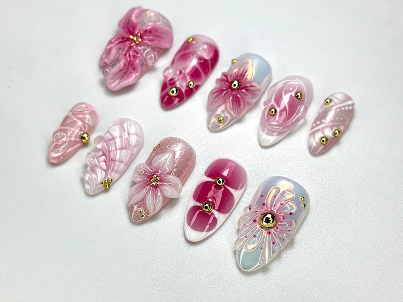 Romantic Blush Pink Press-On Nails | Handmade Floral Nail Art | Glossy Floral Nail Design| Blush Pink & Gold Nails | Luxury Nail Art|JC696HC