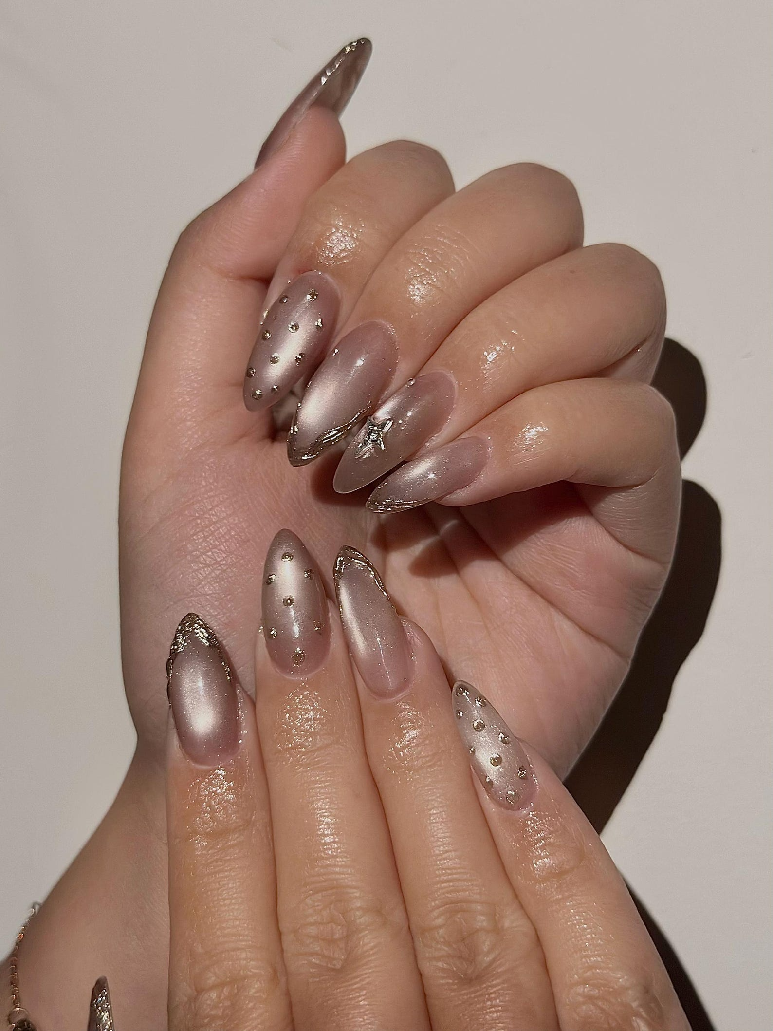 Luxury Cat Eye Press On Nails, Luxury Gold Foil Trim Fake Nails, Elegant Nude Shimmer Nails for Wedding and Formal Events, HC1293HC