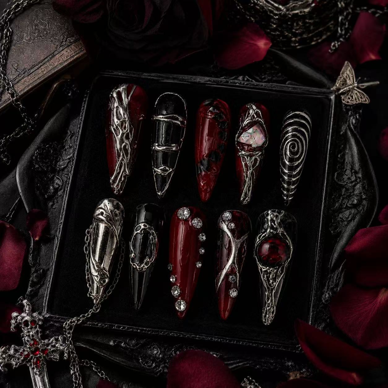 Gothic Crimson Relic Luxury Press-On Nails – Dark Red & Black Gemstone Gothic Style/005