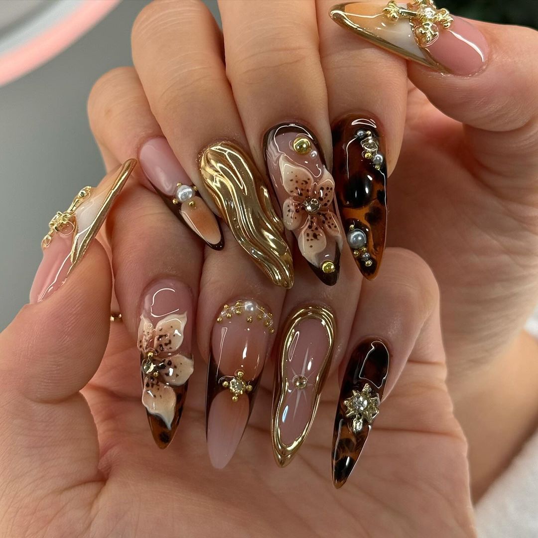 Gold Wave Floral Press On Nails | Elegant Wedding Press-On Nail Set | Luxurious Gold Bloom Design | FL91