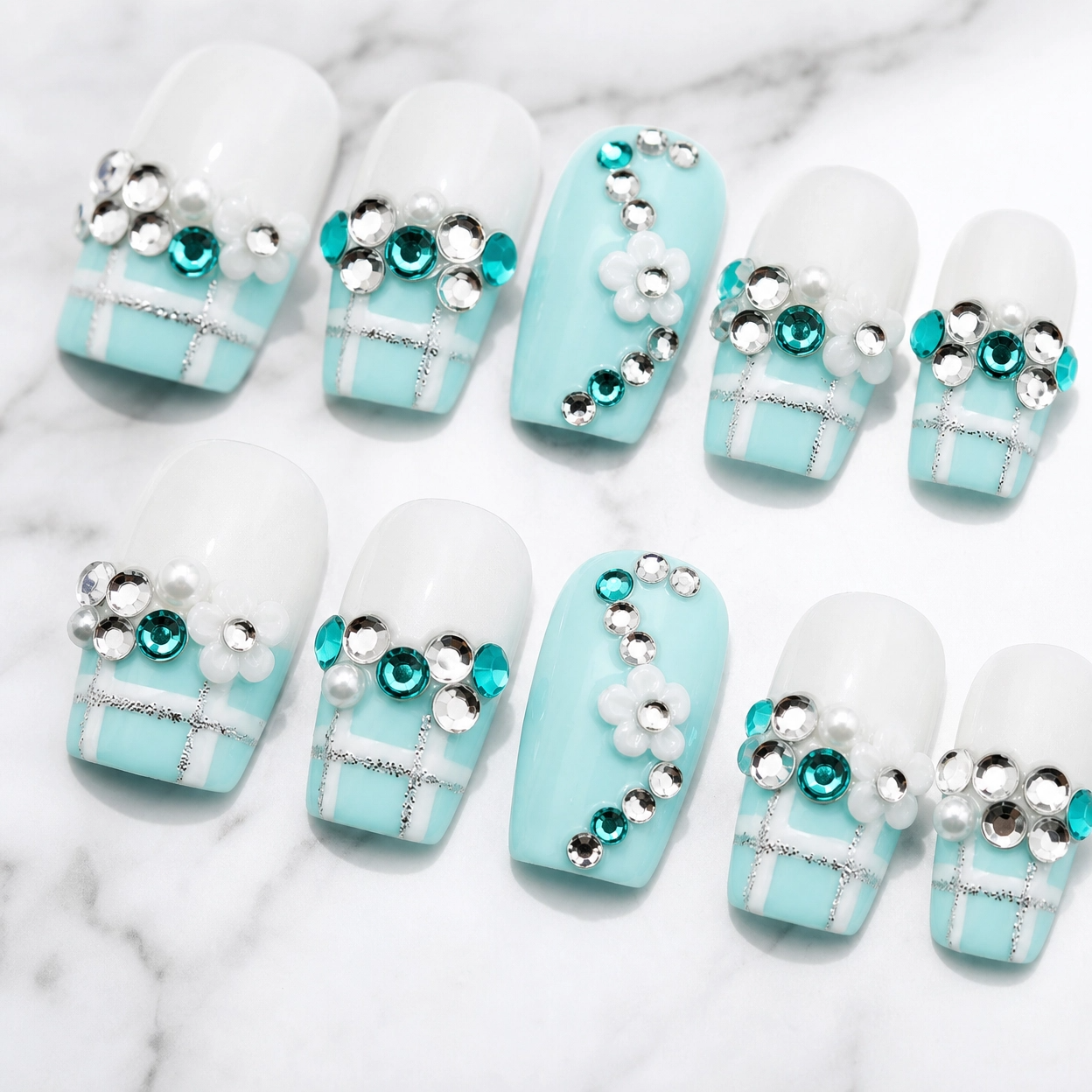 Tiffany Blue Rhinestone Press-On Nails Luxury Crystal & Pearl Nail Set Blue & White Plaid Glam Nails Sparkle 3D Flower Fake Nails/010